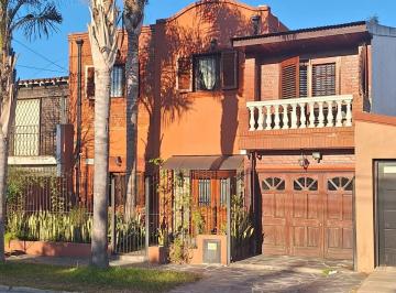 Casa de 6 ambientes, Morón · Moron Sur - Excel. Chalet - 6 Amb + 4 Baños - Grje X2 - Recepcion - Amplisimo Liv - Comedor. Fondo C/pileta