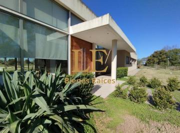 Casa · 412m² · 4 Ambientes · 5 Cocheras · Casa en Venta en La Escondida
