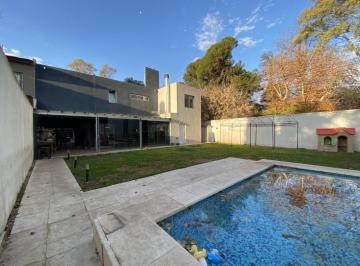 Casa · 300m² · 4 Ambientes · 1 Cochera · Hermosa Casa en Parque Leloir - 5 Ambientes!