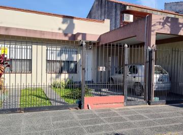 Casa · 100m² · 4 Ambientes · 2 Cocheras · Venta! Casa 4 Amb C/2 Cocheras, Fondo C/quincho en Temperley