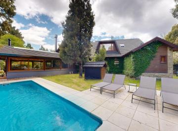 Casa · 421m² · 6 Ambientes · 2 Cocheras · Exclusiva Propiedad en Arelauquen Golf & Country Club Casa en Venta Bariloche