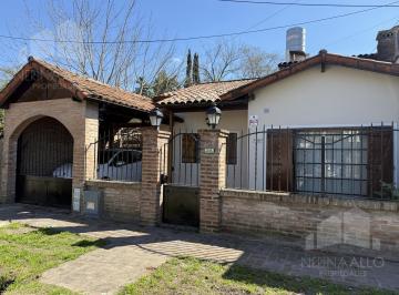 Casa · 200m² · 5 Ambientes · 1 Cochera · Venta Casa 5 Ambientes en Ituzaingo Norte