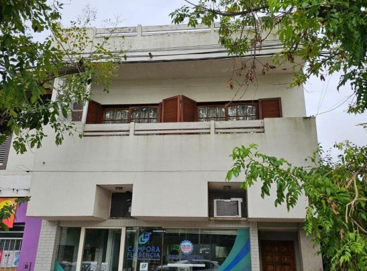 Local comercial · 220m² · 8 Ambientes