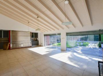 Casa · 220m² · 6 Ambientes · 3 Cocheras · Casa en Venta en City Bell Posible Apto Banco
