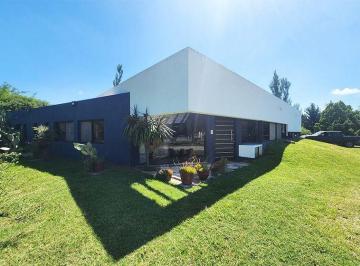 Casa · 277m² · 6 Ambientes · 3 Cocheras · Casa en Puerto Roldan