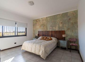 Casa · 156m² · 5 Ambientes · 2 Cocheras · Venta Casa 3 Dormi en Roldan Barrio Acequias