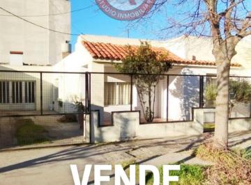 Casa · 134m² · 4 Ambientes · 1 Cochera · Casa - Viedma