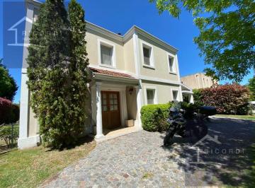 Casa · 145m² · 4 Ambientes · 1 Cochera · Casa en Venta Barrio Privado Los Jazmines, Pilar del Este.