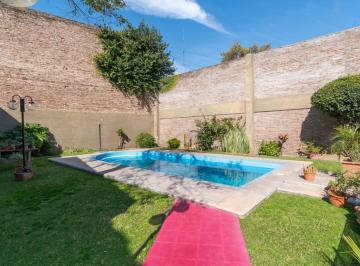 Casa · 400m² · 8 Ambientes · 2 Cocheras · Venta Casa Estilo Chalet 4 Dorm.