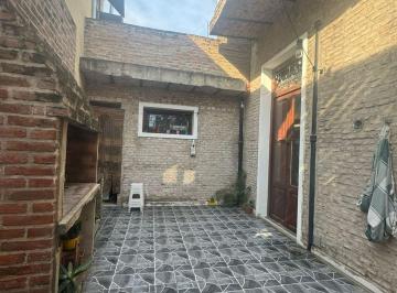 Departamento · 197m² · 11 Ambientes · Venta Casa Doble de Pasillo en Pichincha