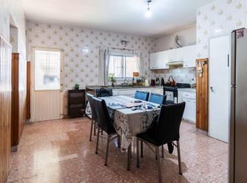 Casa · 60m² · 4 Ambientes · Venta Casa en Planta Alta 2 Dorm.