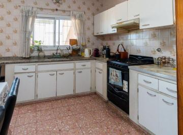 Casa · 60m² · 4 Ambientes · Venta Casa en Planta Alta 2 Dorm.