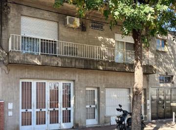 Casa · 60m² · 4 Ambientes · Venta Casa en Planta Alta 2 Dorm.