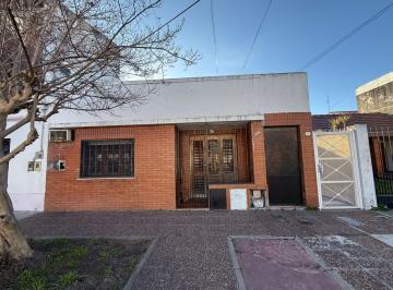 PH de 3 ambientes, Lanús · En Venta PH 3 Amb Fte Tipo Casa con Terraza en Lanus. Apto Credito!