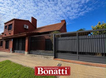 Casa · 662m² · 4 Dormitorios · 2 Cocheras · Casa en Adrogue