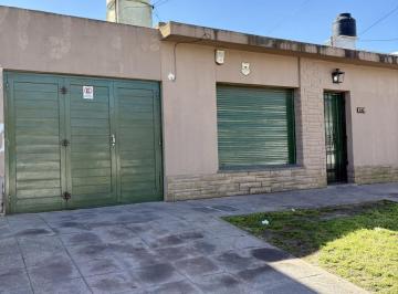 PH · 70m² · 3 Ambientes · 1 Cochera · Venta de PH 2 Ambientes con Escritorio y Garage en San Cayetano