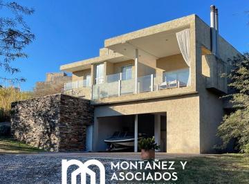 Casa · 335m² · 9 Ambientes · 4 Cocheras · Casa en Venta en Country 4 Hojas