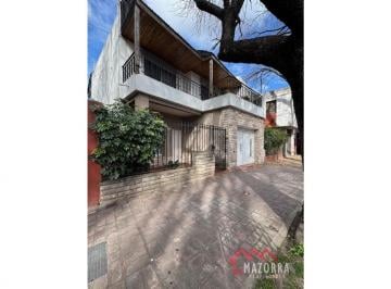 Casa · 163m² · 4 Ambientes · 1 Cochera · Casa en Venta - Caseros