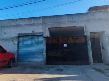 Casa · Casa 4 Dorm. con Local Independiente en Villa Elvira