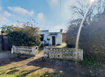 Casa · 53m² · 2 Ambientes · 1 Cochera · Casa en Espectacular Lote Propio de 360 m² Totales en Los Studs Al 1000