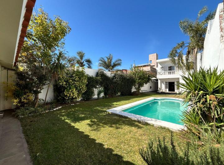 Casa · 312m² · 10 Ambientes · 2 Cocheras