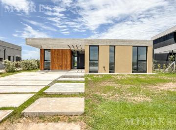 Casa · 200m² · 5 Ambientes · Casa en Venta Area 7 San Sebastian