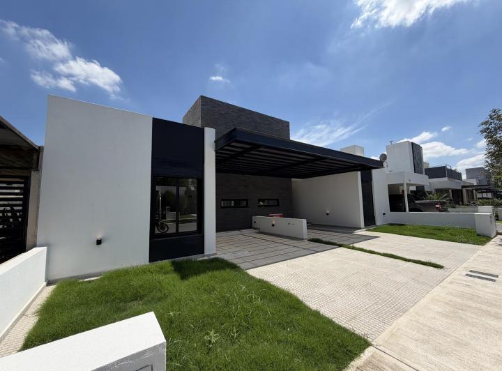 Casa · 110m² · 3 Ambientes · 2 Cocheras