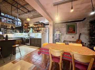 Casa · 123m² · 5 Ambientes · 2 Cocheras · En Venta - Casa de Dos Dorm. con Cochera - Echesortu