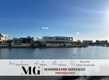 Casa · 550m² · 9 Ambientes · 1 Cochera · Casa Venta y Alquiler Terralagos Canning