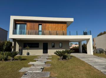 Casa · 190m² · 5 Ambientes · Casa en Terralagos
