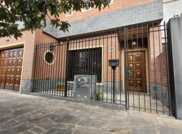 Casa · 377m² · 4 Ambientes · 1 Cochera · Casa Cuatro Ambientes - Morón