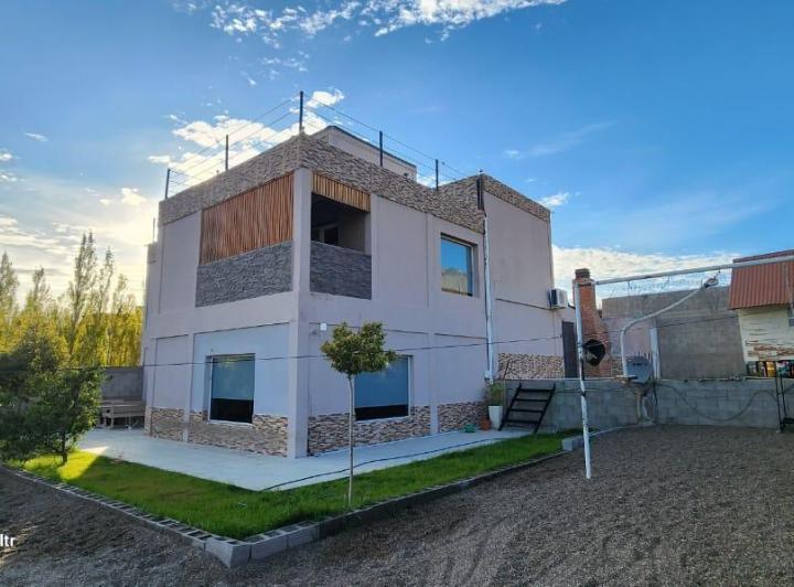 Casa · 660m² · 8 Ambientes · 7 Cocheras