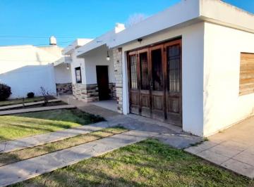 Casa · 175m² · 5 Ambientes · 2 Cocheras · Casa en Venta Garin Centro, Apta Credito!