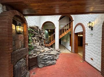 Casa · 278m² · 6 Ambientes · 1 Cochera · Venta Casa de 7 Hambientes en Barrio Parque