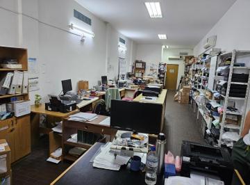 Local comercial · 550m² · Local Comercial - Alquiler - Mataderos - con Excelentes y Amplias Oficinas