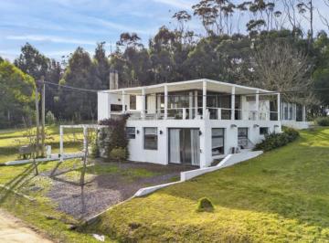 Casa · 750m² · 4 Ambientes · 2 Cocheras · Casa en San Vicente