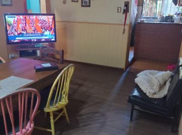Casa de 4 ambientes, Barracas · Casa Sobre Lote de 8.66 X 30. 4 Amb. 2 Baños. Fondo Libre. Quincho. Parrilla.