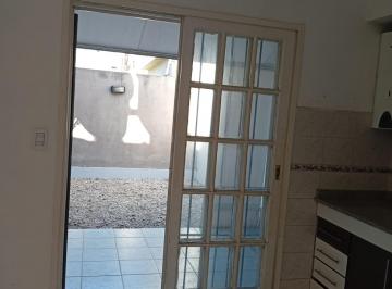 Casa de 3 ambientes, La Matanza · Dúplex Al Frente en Venta 3 Amb. Muy Luminoso con Patio y Jardín. 2 Baños.