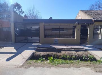 Casa de 4 ambientes, Almirante Brown · Casa Cuatro Ambienties con Cochera o Local y Lote Lindero - Amplia Financiación