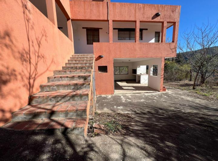 Casa · 181m² · 5 Ambientes · 4 Cocheras