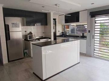 Casa de 5 ambientes, Avellaneda · Venta Casa Parque Cochera Wilde