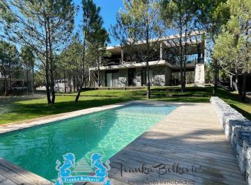Casa de 5 ambientes, Costa Esmeralda · Venta Casa Estilo Hormigón Visto y Piedra - Costa Esmeralda Vivi Pasos del Mar