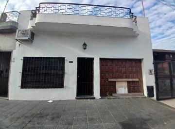 Casa · 160m² · 3 Ambientes · Casa de 3 Ambientes con Cochera