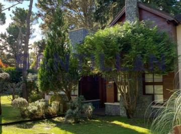 Casa · 170m² · 6 Ambientes · Propiedad en Venta, Zona Carilo