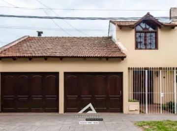 Casa · 305m² · 4 Ambientes · Casa en Bo. Tres Cerritos