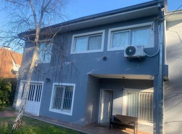 Casa · 200m² · 7 Ambientes · 1 Cochera · Importante Casa Reciclada de 6 Ambientes con Hab Itacion y Baño de Servicio - Bosque Peralta Ramos