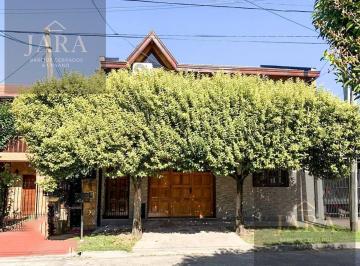 Casa · 307m² · 6 Ambientes · 1 Cochera · Venta Casa 6 Ambientes Cochera Berazategui
