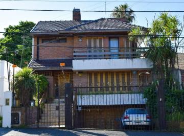 Casa · 350m² · 5 Ambientes · 4 Cocheras · Casa en Quilmes