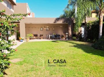Casa · 362m² · 10 Ambientes · 2 Cocheras · Exclusiva Casa en Jardines del Jockey