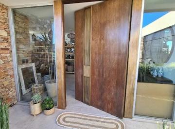 Casa · 320m² · 4 Ambientes · 5 Cocheras · Casa en Venta en Escobar